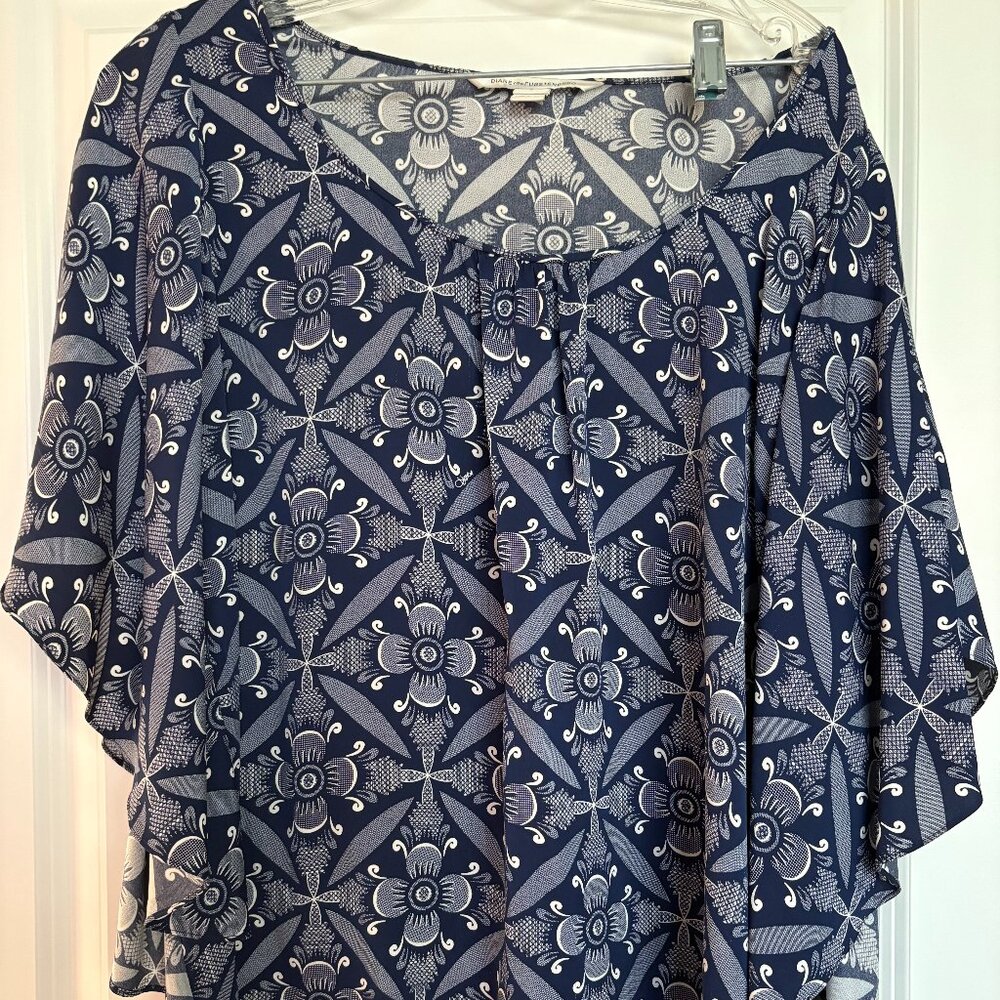Diane Von Furstenberg DVF Flowing Top with Batwings Sleeves Large